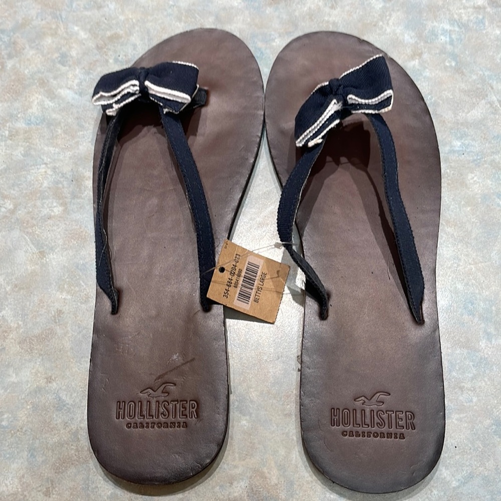 Hollister fabric now flip flops (sz l 9/10)